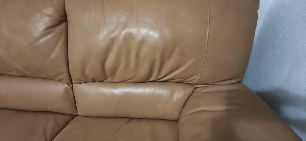 Sofá 2 lugares em pele beije