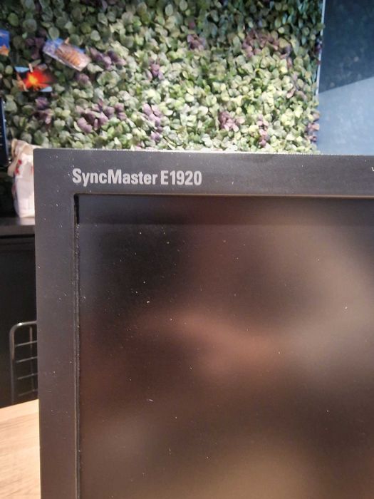 Monitor Samsung SyncMaster E1920 – 19" | Excelente Estado | Pronto a Usar