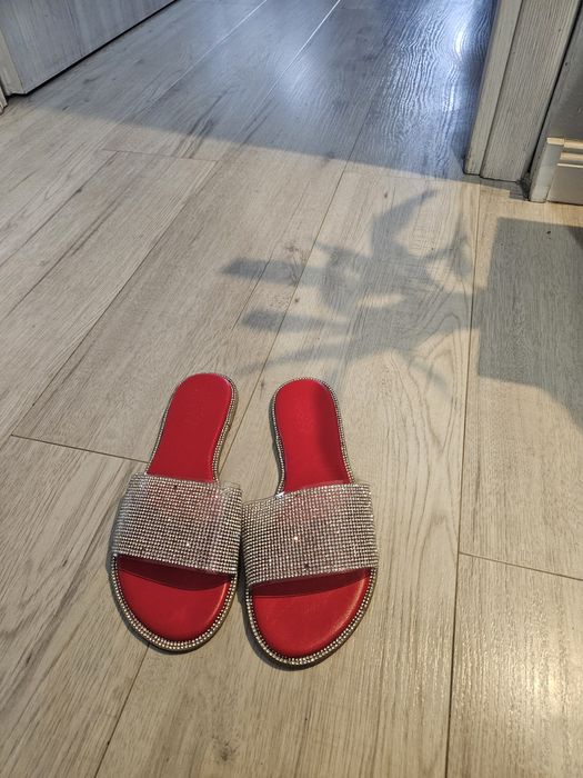 Klapki czerwone z cyrkoniami 37