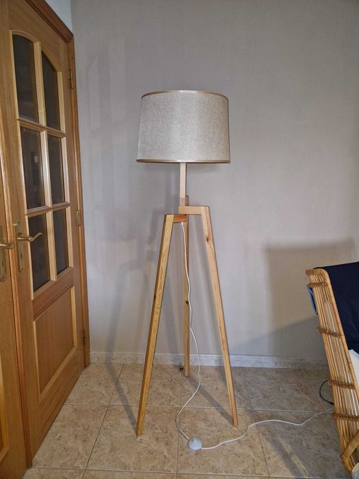 Candeeiro de pé SKLUM