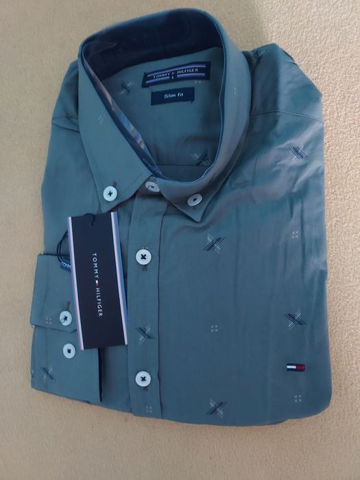 Koszule męskie premium wyszywane logo.