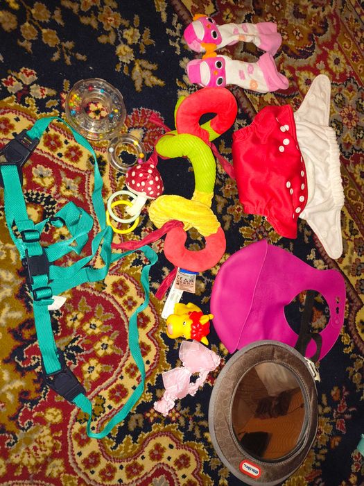 Игрушки.Зеркало.Многоразовый памперс.Вожжи.Слюнявчик