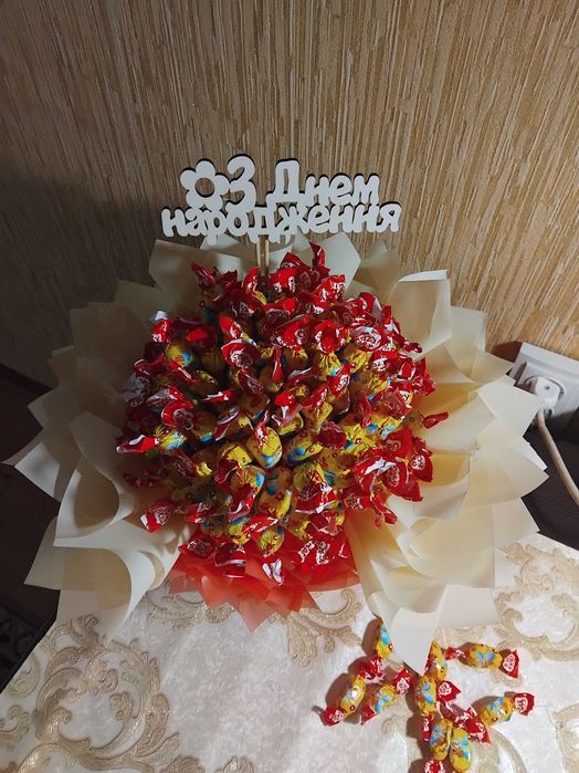 Солодкий подарунок з цукерок