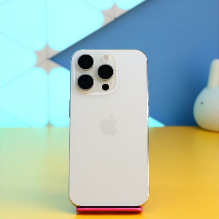 Смартфон Apple iPhone 15 Pro 256GB White (172839) Б/У З ГАРАНТІЄЮ