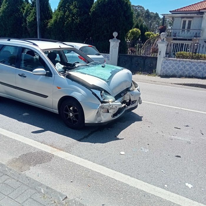 Carro batido de frente