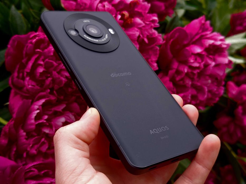 Смартфон Sharp AQUOS R8 Pro (2sim,Leica 1", 6.6"240Гц, NFC 12\256gb IP68, 5000ma)