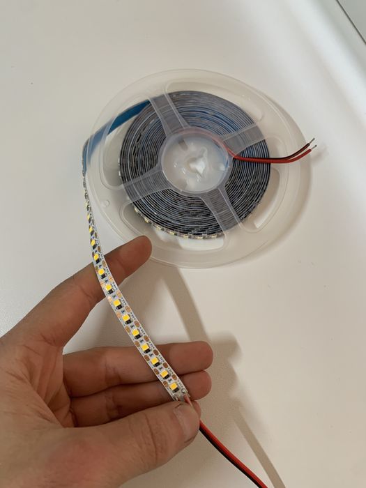 Світлодіодна LED стрічка 5V тепла біла 2700K