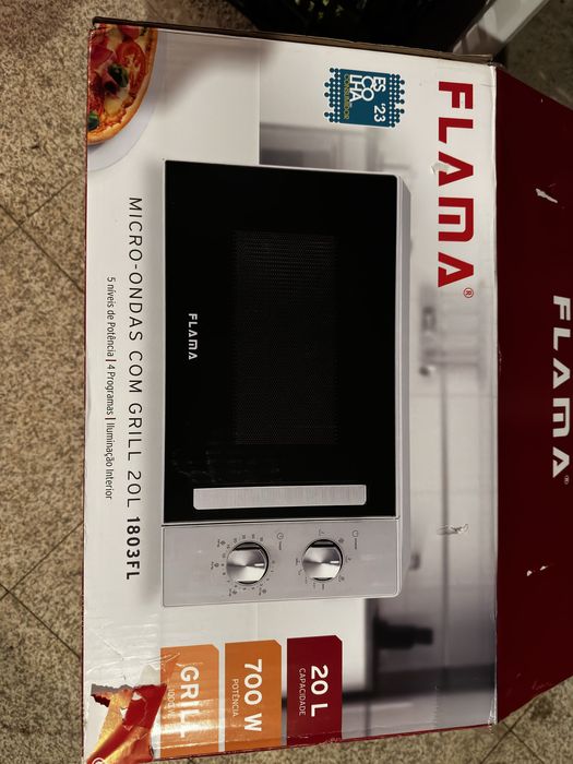 Micoondas FLAMA.