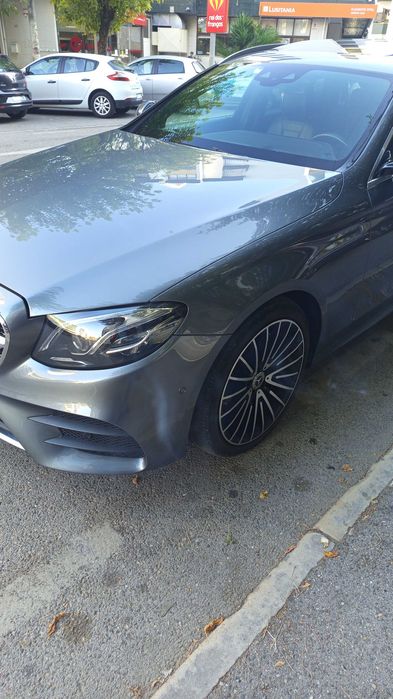 Mercedes E220  versão AMG de 7 lugares (rara) 11/2017