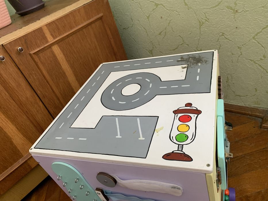 Бізі куб для діток