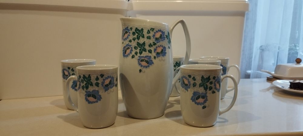 Serwis Śniadaniowy-Chodzież. 6Kubkow+Dzban.Lata 80-te