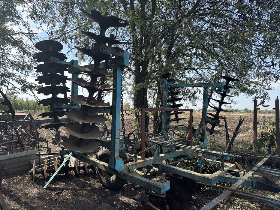 Сільгосп техніка до трактора тривалий термін не використовувалась