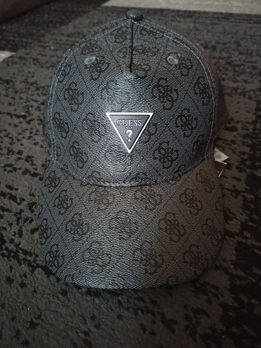 Продам кепку Hugo, Guess