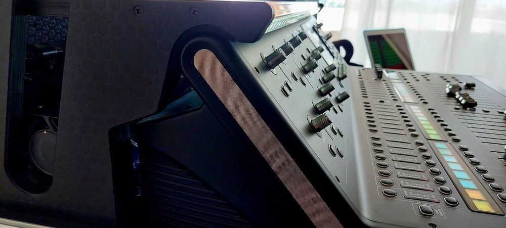 Mesa de mistura Midas M32 2.600€