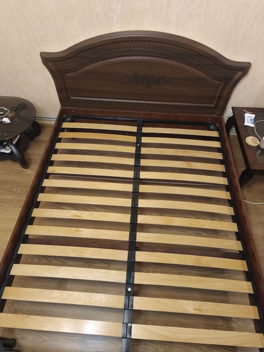 Двоспальне ліжко