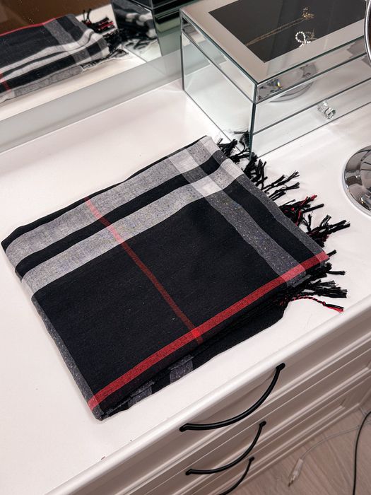 Szal Burberry szalik narzuta szary szara czarny czarna oversize w krat