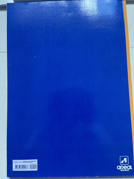 Manuais e cadernos  de atividades de varias disciplinas de 9 ano