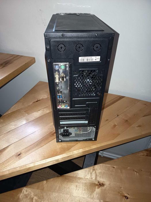 Komputer stacjonarny i3, SSD 120 GB, windows 11, 6 GB ram