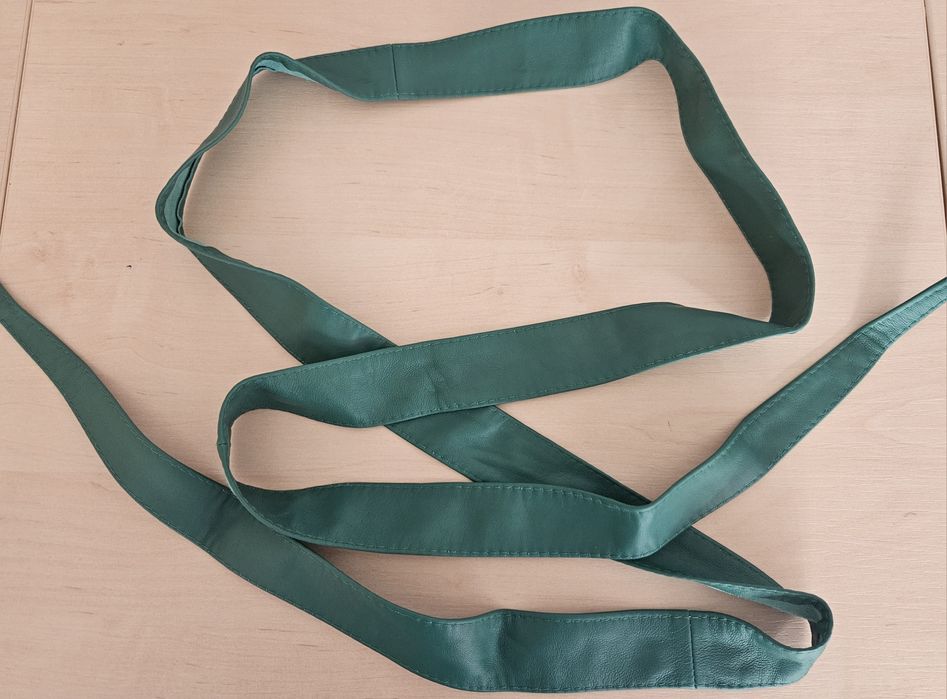 Zielony pasek skórzany taliowany wiązany