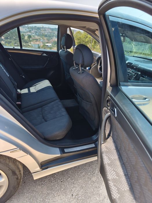 Mercedes C 220 CDi 143cv Caixa Automática