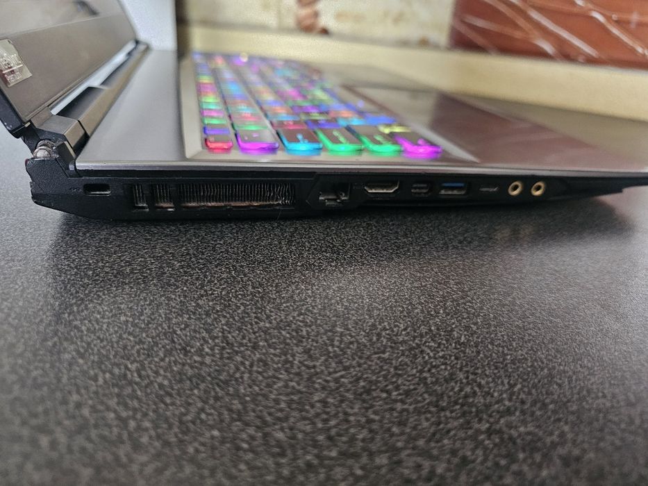 Laptop MSI Alpha 17 144hz, Ryzen 5 , RX5600 6Gb