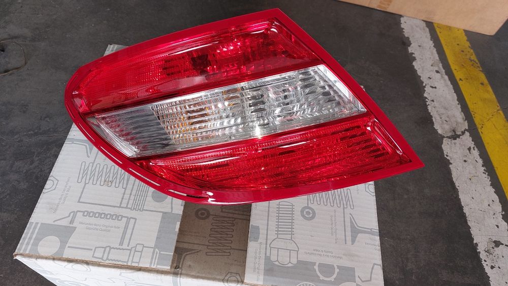 Farolim trás esquerdo Mercedes w204 C