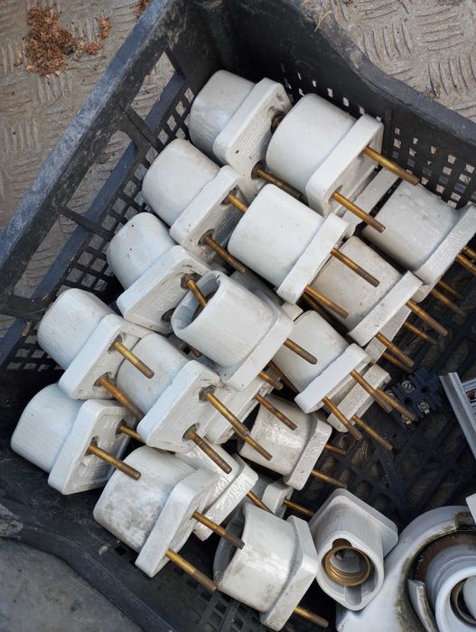 Porcelanowe oprawki do żarówki i bezpieczników