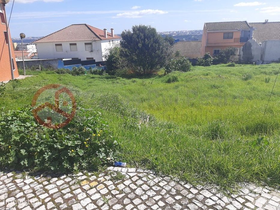 Terreno urbano para construção no Casal da Mira, Amadora