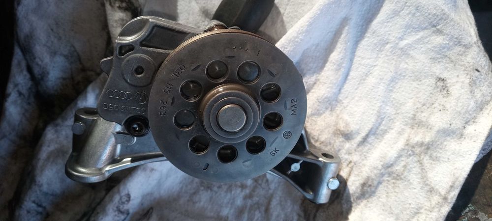 Б/У Масляный насос для 1.6 tdi 2.0 tdi 03l115105c vw оригинал