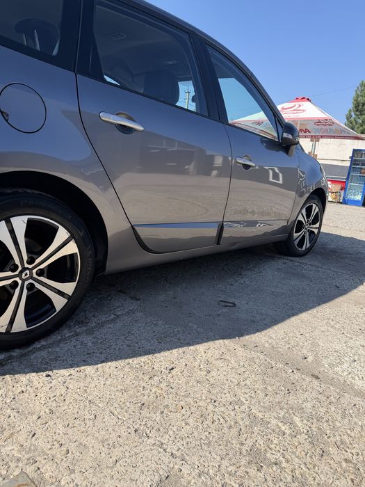 RENAULT  scenic  BASSE.