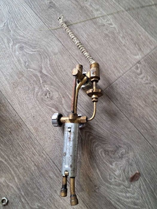 Продам Кислородный редуктор и Газовый резак СССР. (цена за два!)