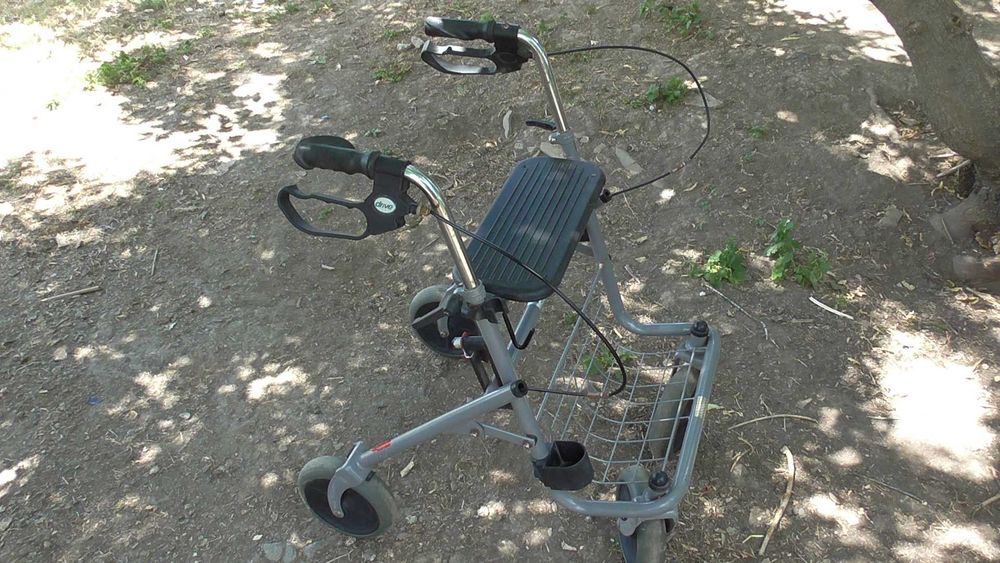 Продам инвалидные коляски