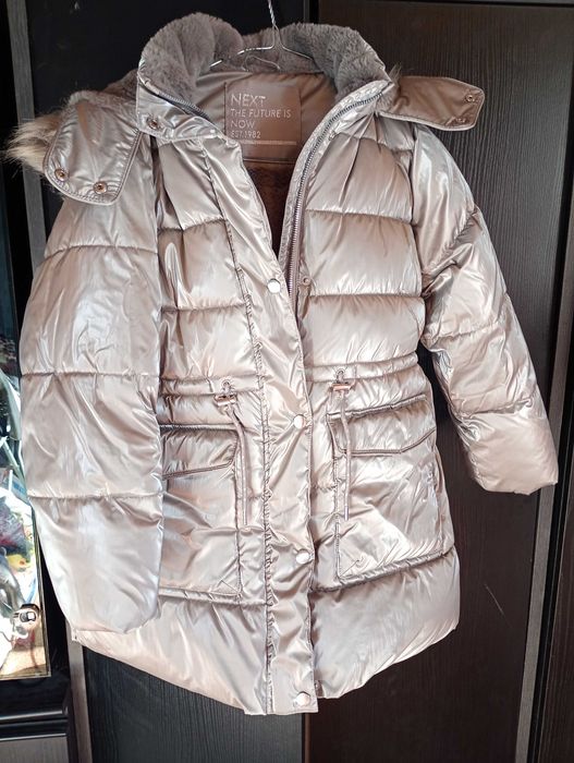 Куртка зимня на дівчинку  9 років