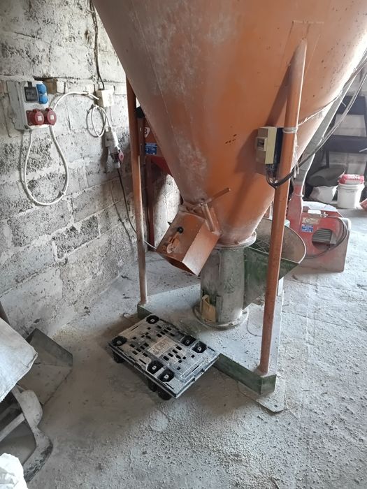 Mieszalnik + śrutownik.