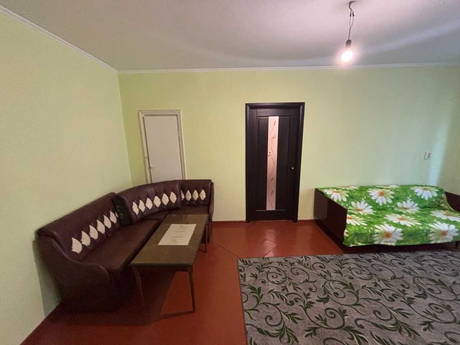 Продается 2 комнатная квартира. Центр. Вид на площадь. Славянск.