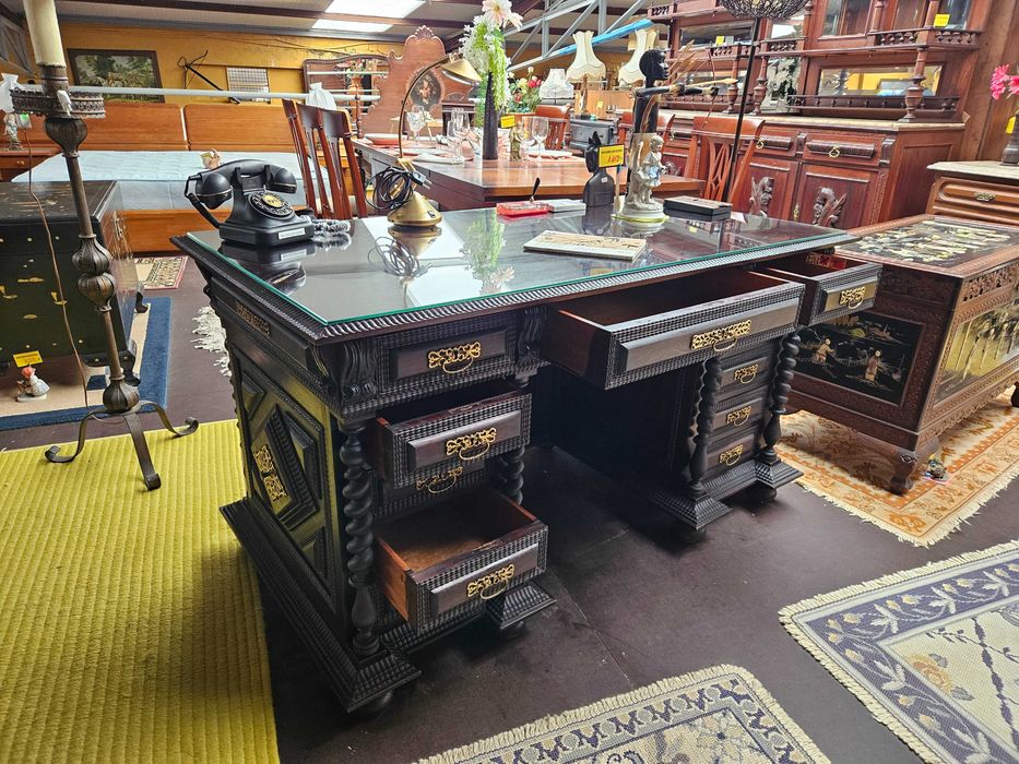 Imponente secretária antiga em madeira maciça - óptimo estado geral