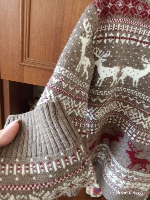 Новорічна кофта в гарному стані