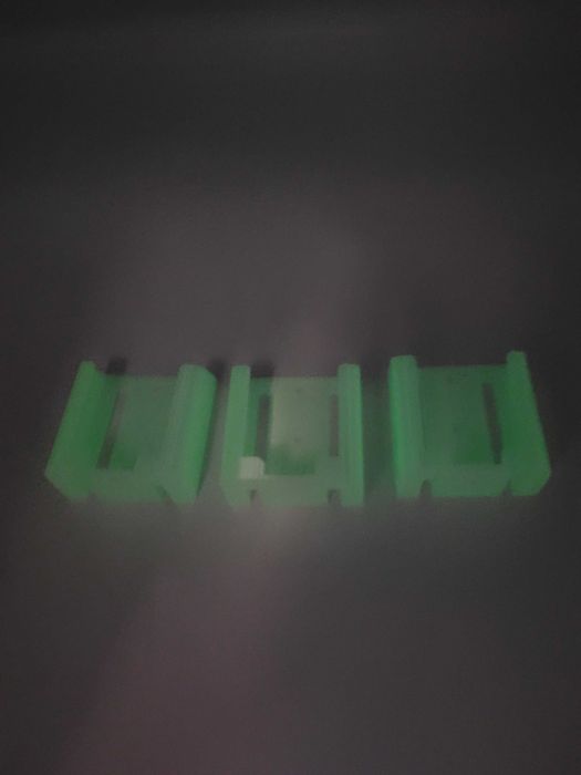 Uchwyt ścienny do pilota Sinclair