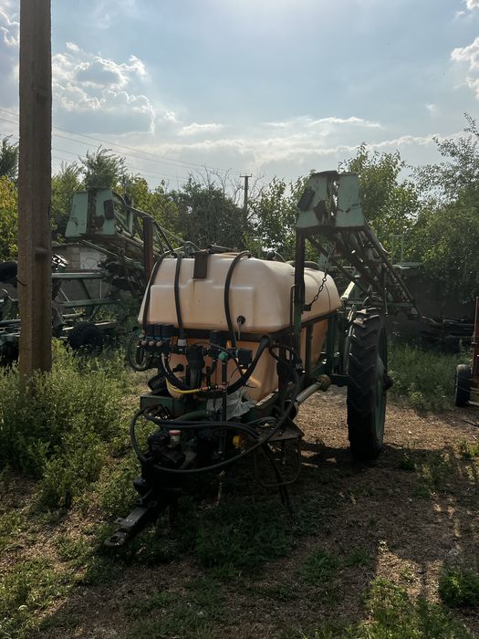 Оприскувач прицепний 2000 літрів