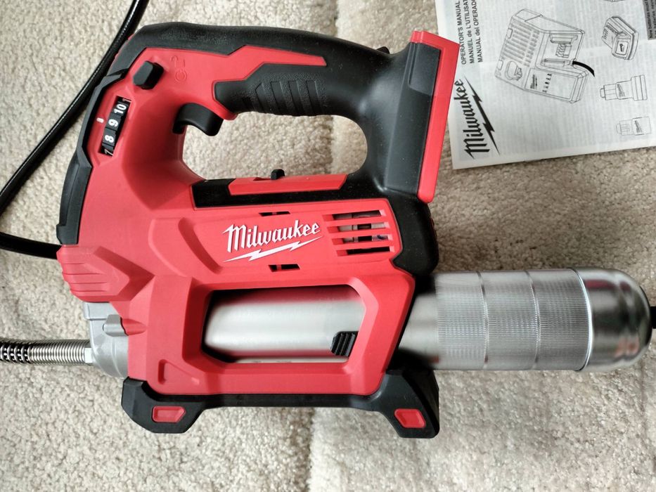 Шприц для мастила Milwaukee 2646-20 комплект
