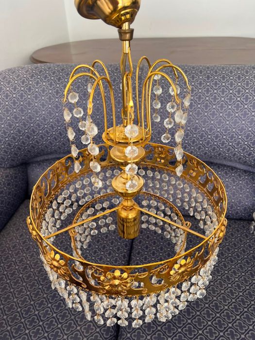 Lustre dourado de teto