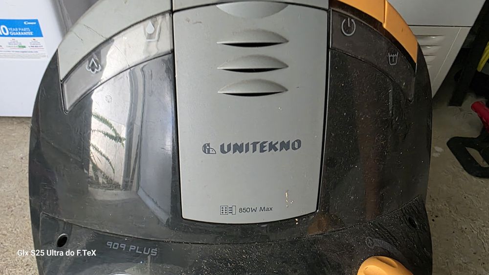Maquina vapor/aspiração unitekno 909 plus usada