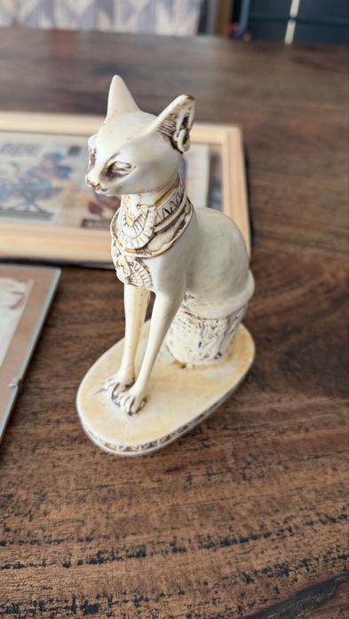 Quadros e Gato do Egípto