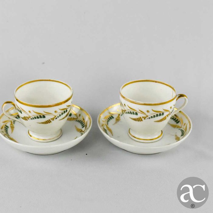 Par de chávenas de café e pires em porcelana francesa, séc. XIX