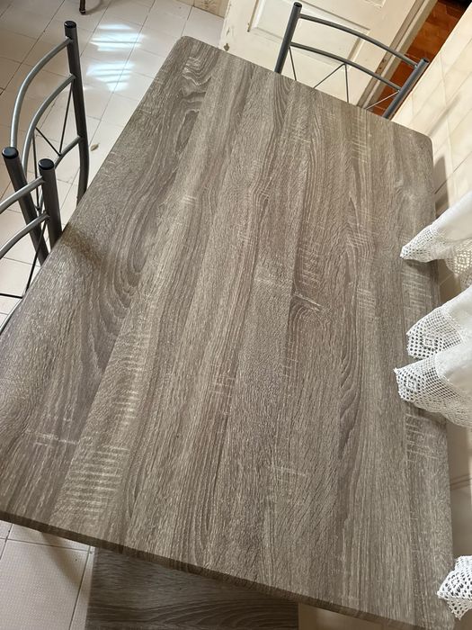Mesa de Jantar com Cadeiras