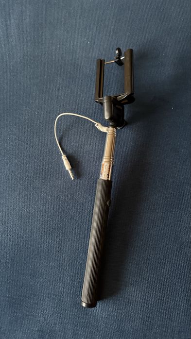 Uchwyt do z selfi wchodzi iPhone 16 Promax