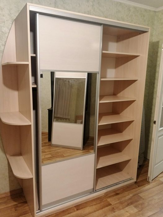 Шкаф купе с зеркалом