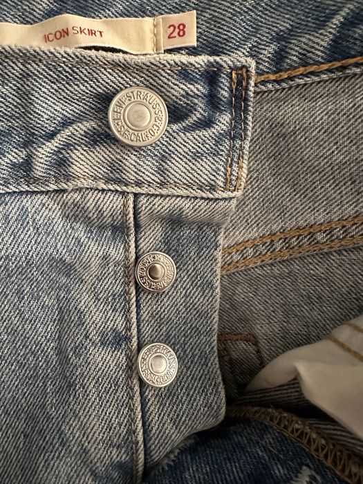 Продам джинсовую юбку Levis, р. 27, 28.