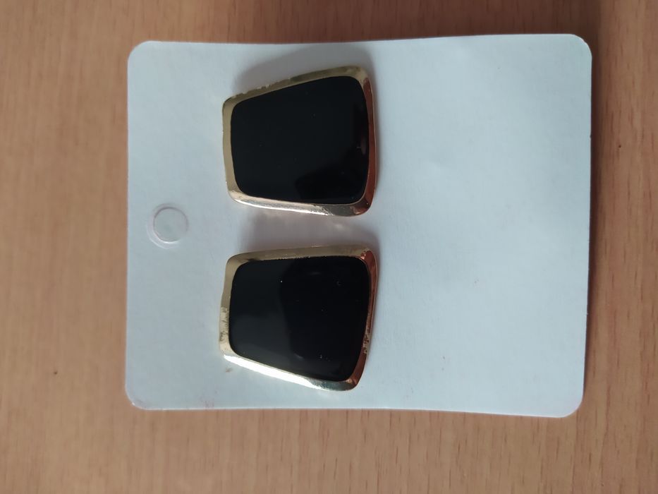 Brincos quadrados dourados e pretos NOVOS