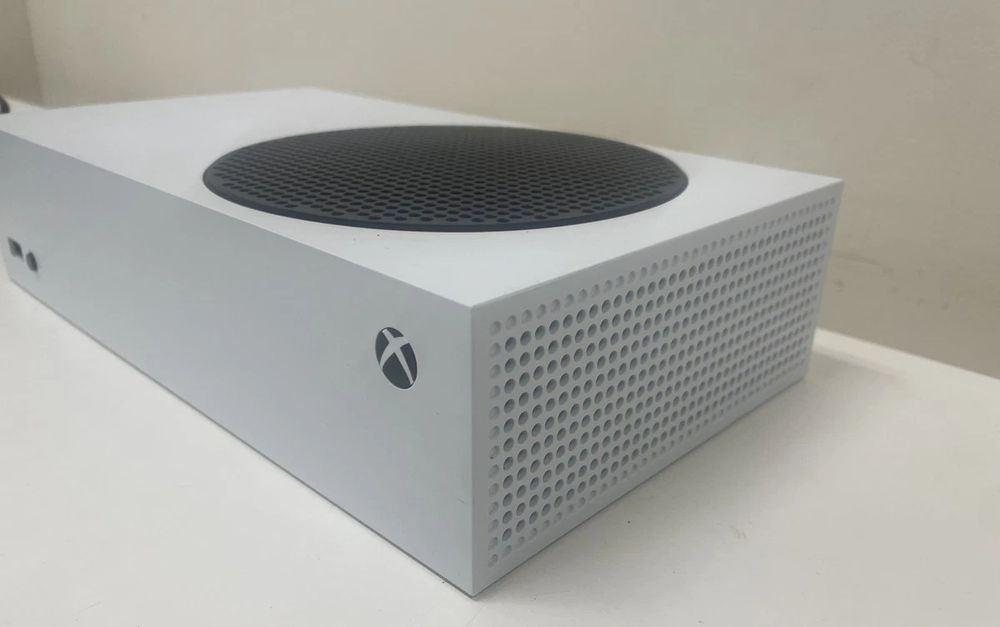 Xbox Séries S em óptimo estado. Pouco uso